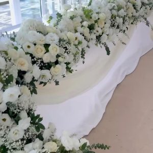 Dekoracija venčanja kroz boje cveće i osvetljenje